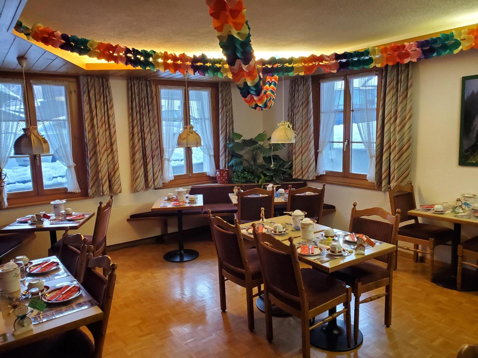 Hotel Garni Alpenruh Lenk Exteriör bild