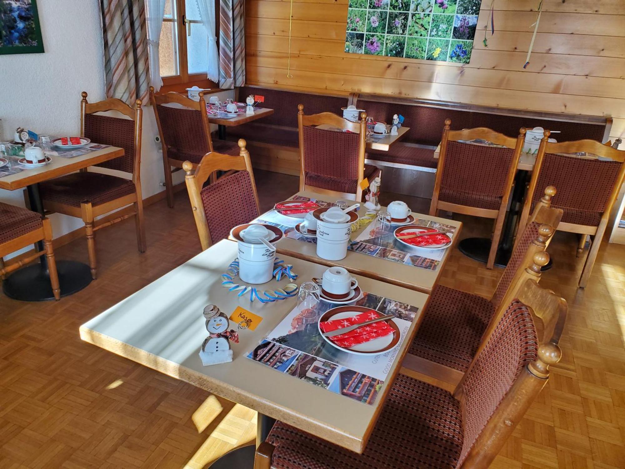 Hotel Garni Alpenruh Lenk Exteriör bild