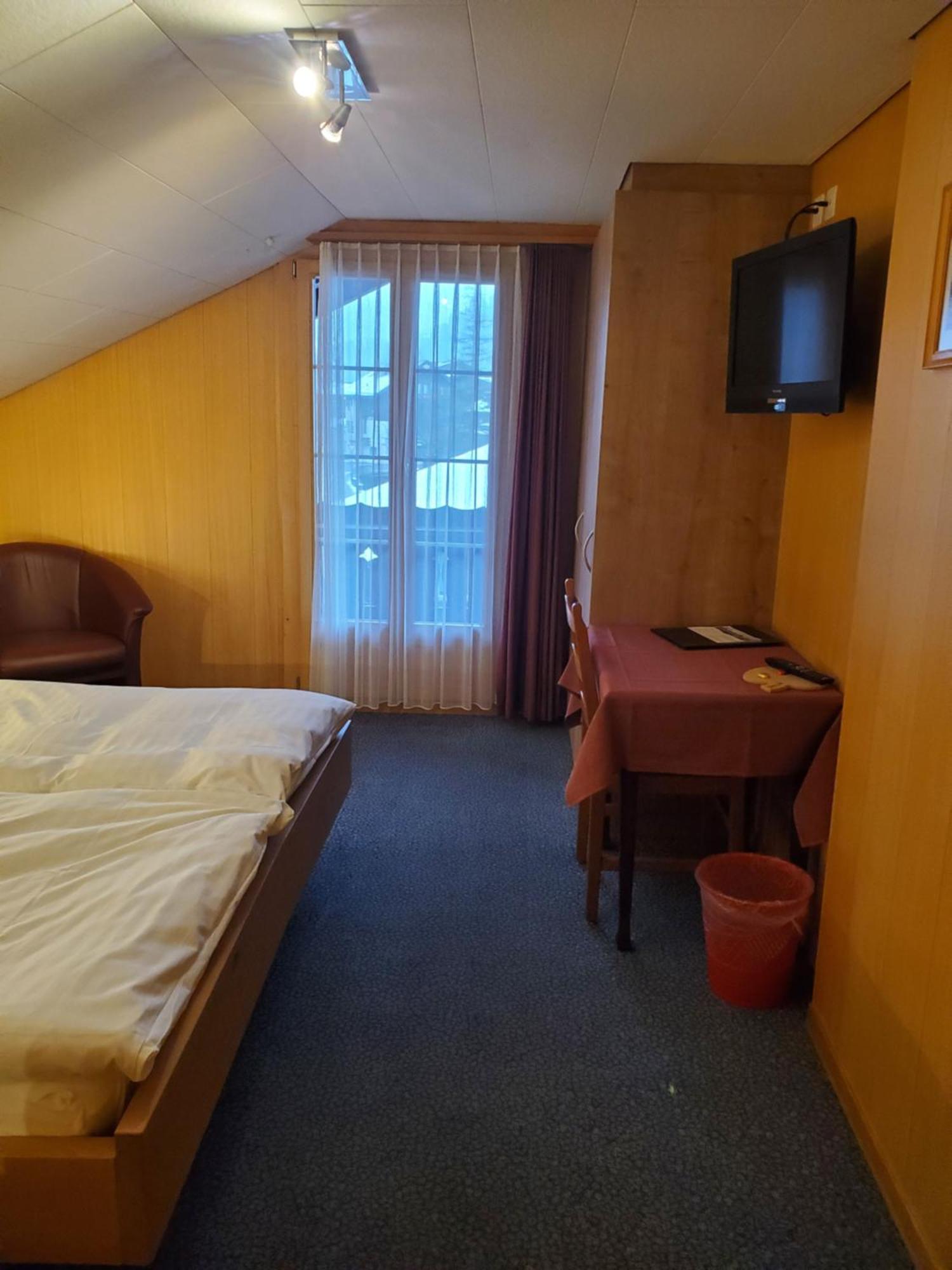 Hotel Garni Alpenruh Lenk Exteriör bild