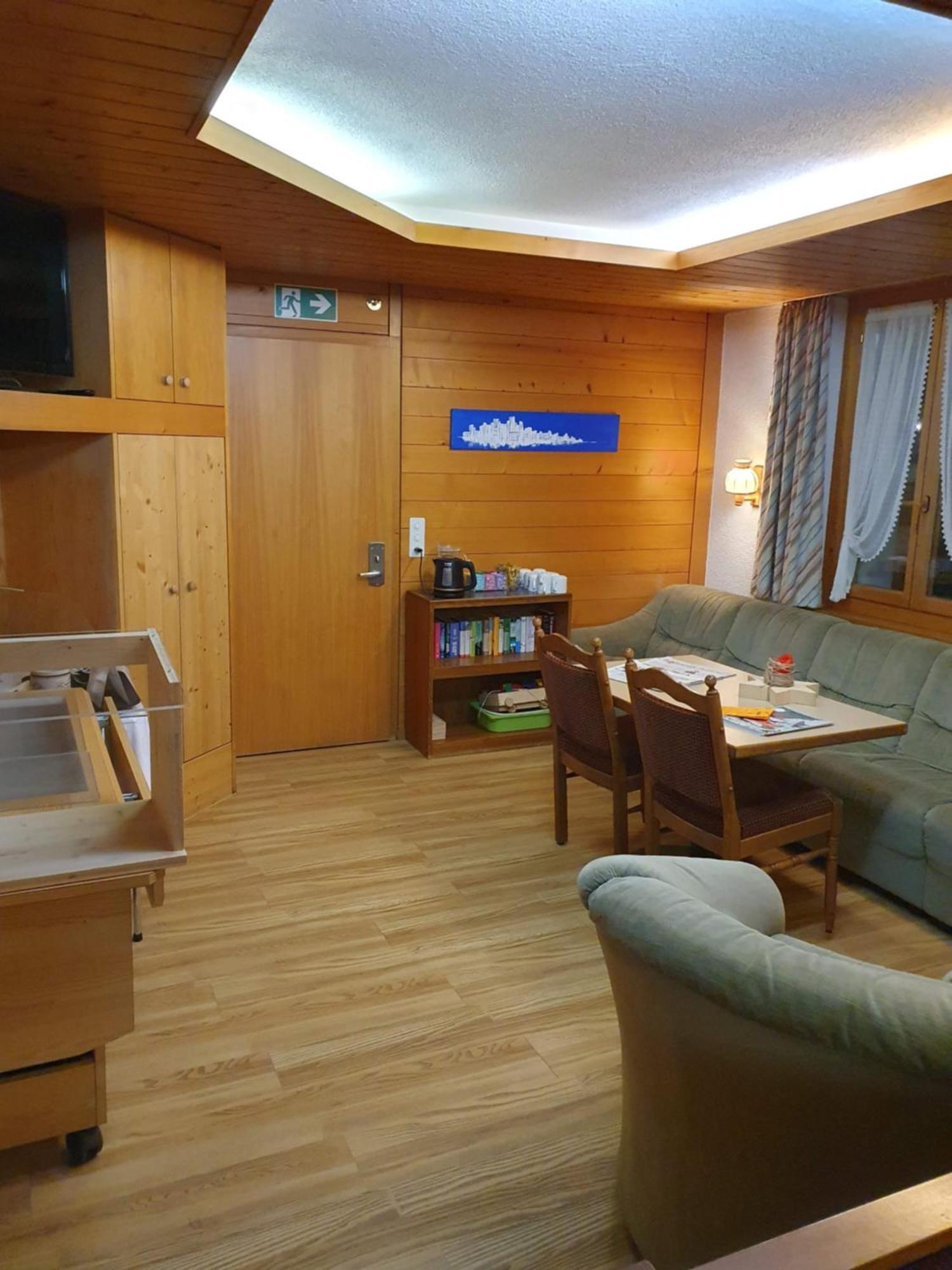 Hotel Garni Alpenruh Lenk Exteriör bild