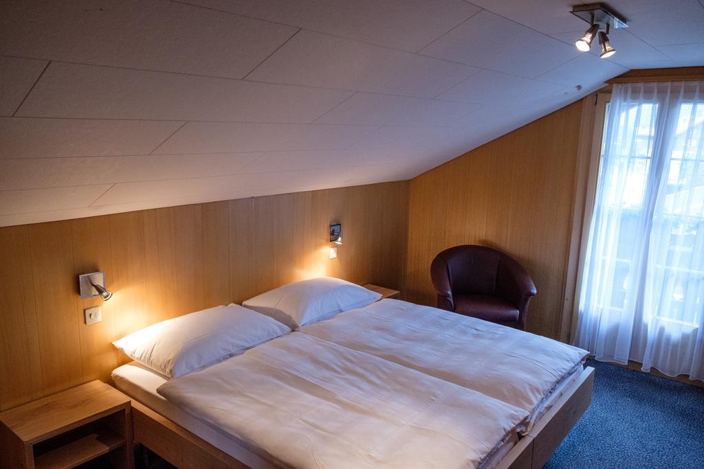 Hotel Garni Alpenruh Lenk Exteriör bild