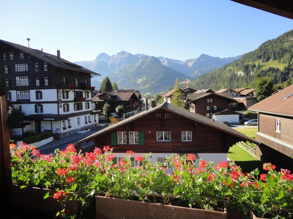 Hotel Garni Alpenruh Lenk Exteriör bild