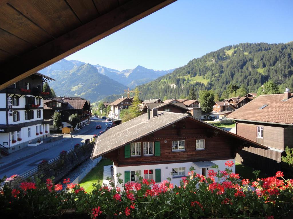 Hotel Garni Alpenruh Lenk Exteriör bild