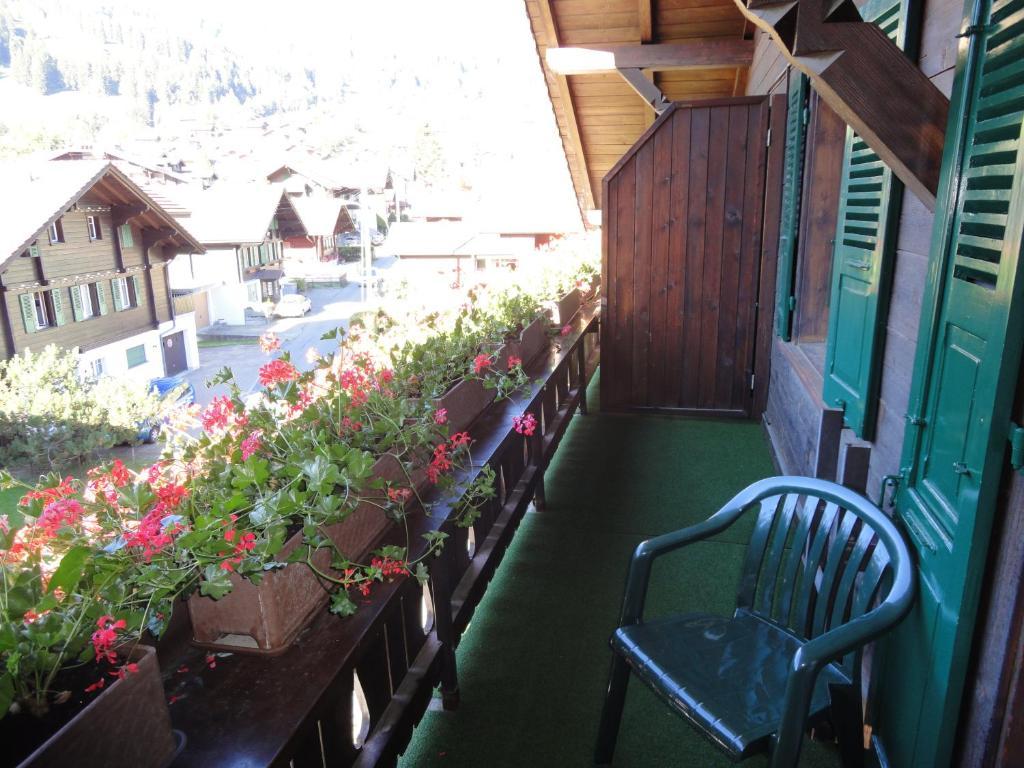 Hotel Garni Alpenruh Lenk Rum bild